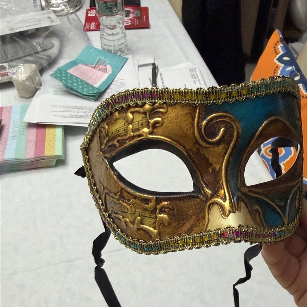 Hand-Painted Cream Mask with Black Ribbons - Picture 5 of 6